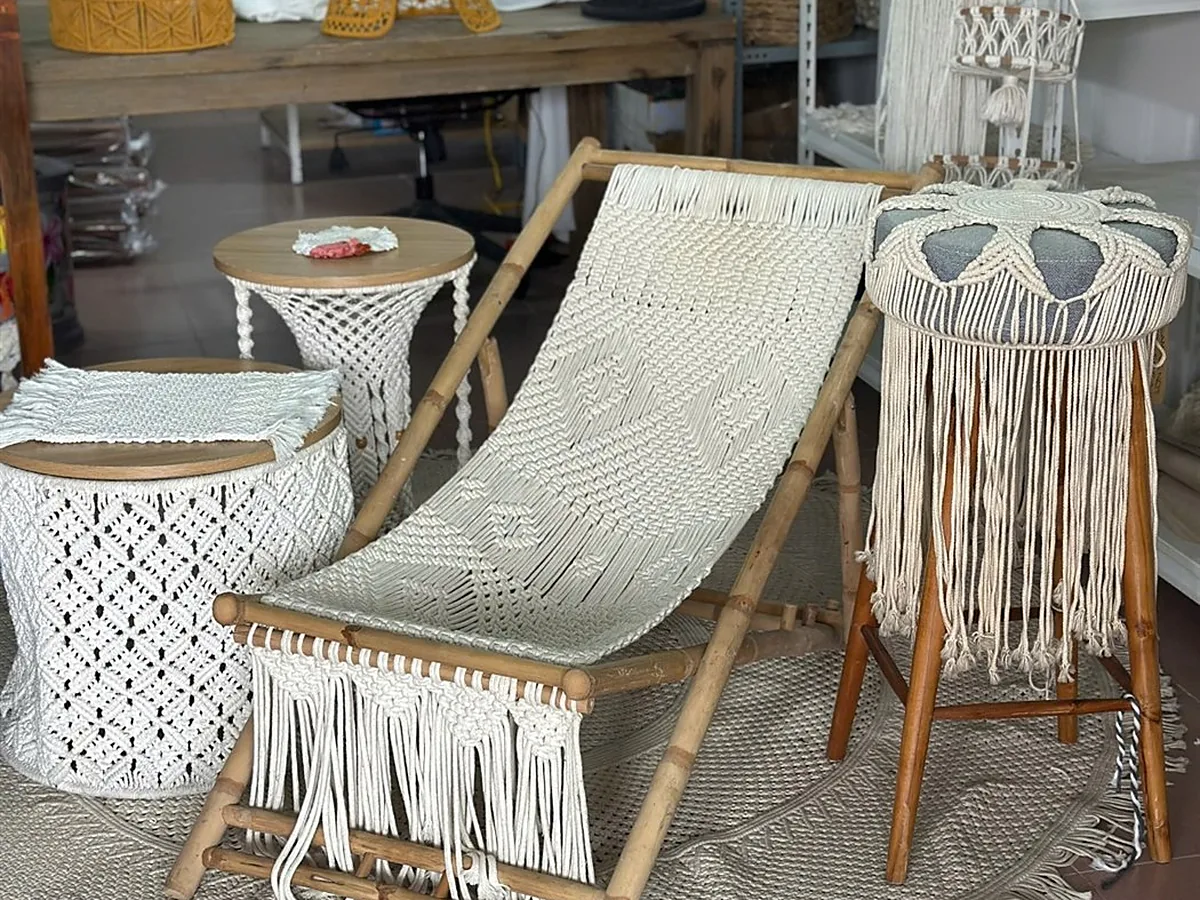 Décoration et assises en macramé de coton