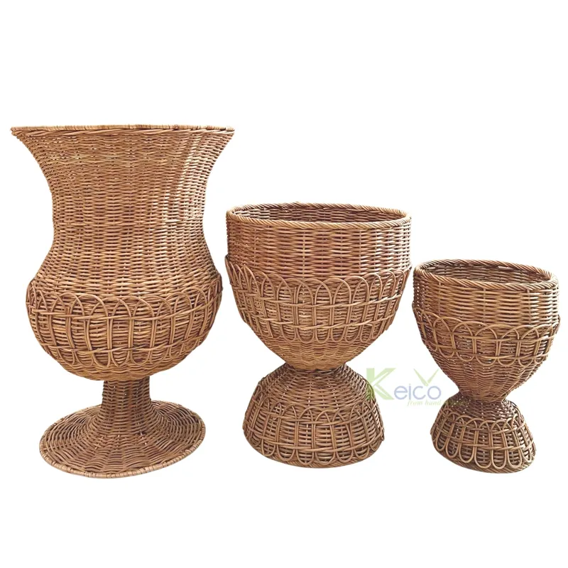 Vases de sol en rotin tressé